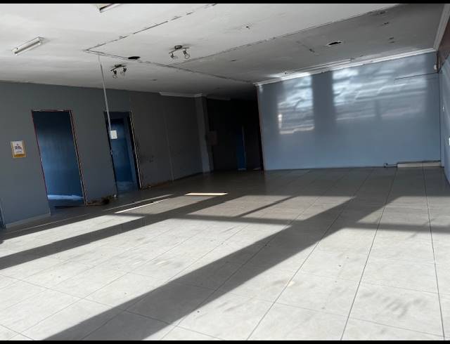 140M² BUILDING TO LET IN OVERPORT